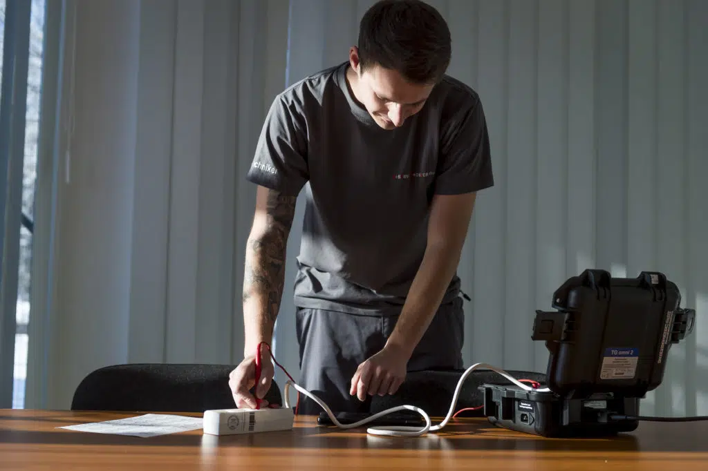 Professionelles Messgerät für DGUV V3 Prüfung